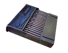 Pedalklavier (anonym?) im Schumann-Haus Zwickau, ohne Böcke und ohne Bank Pedalklavier (anonym?) im Schumann-Haus Zwickau, ohne Böcke und ohne Bank